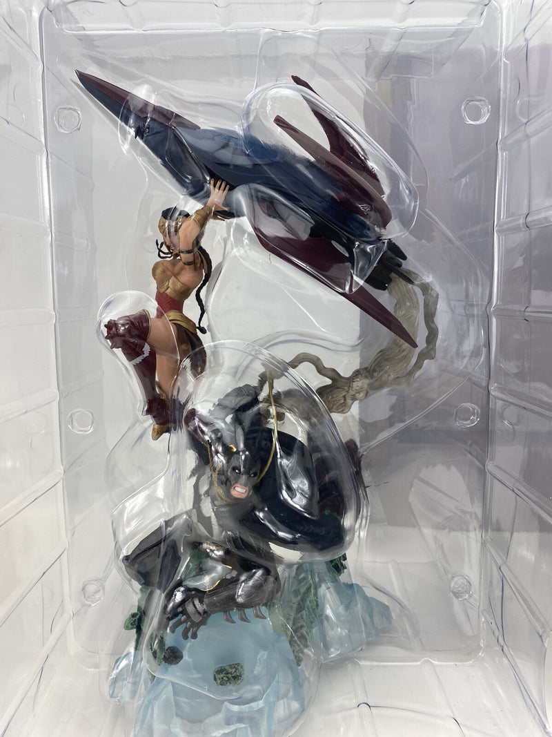 Injustice Gods Among Us Batman vs Wonder Woman PVC Battle Statue Must See